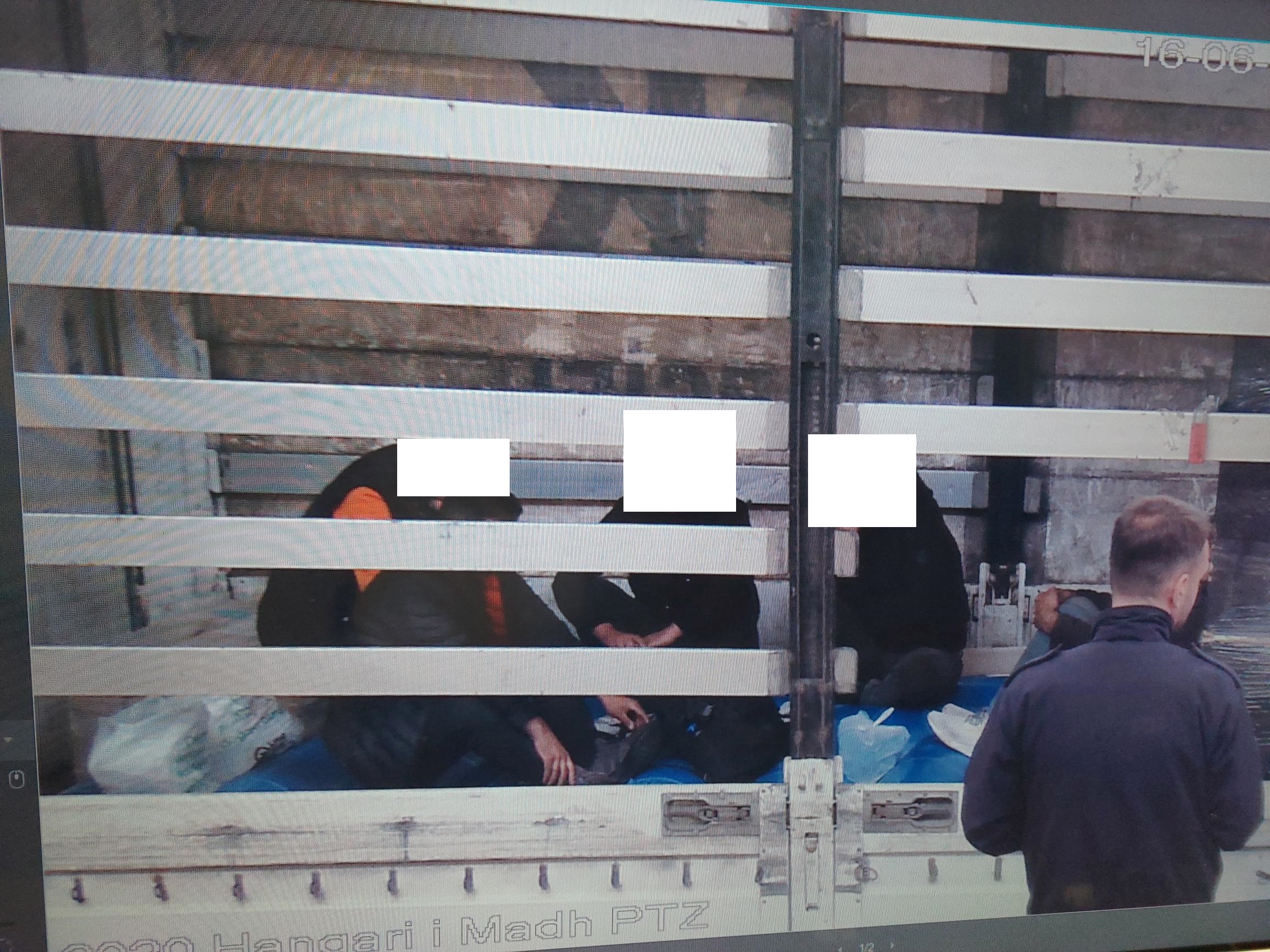 Gjenden pesë (5) emigrant ilegal në një kamion të mallrave