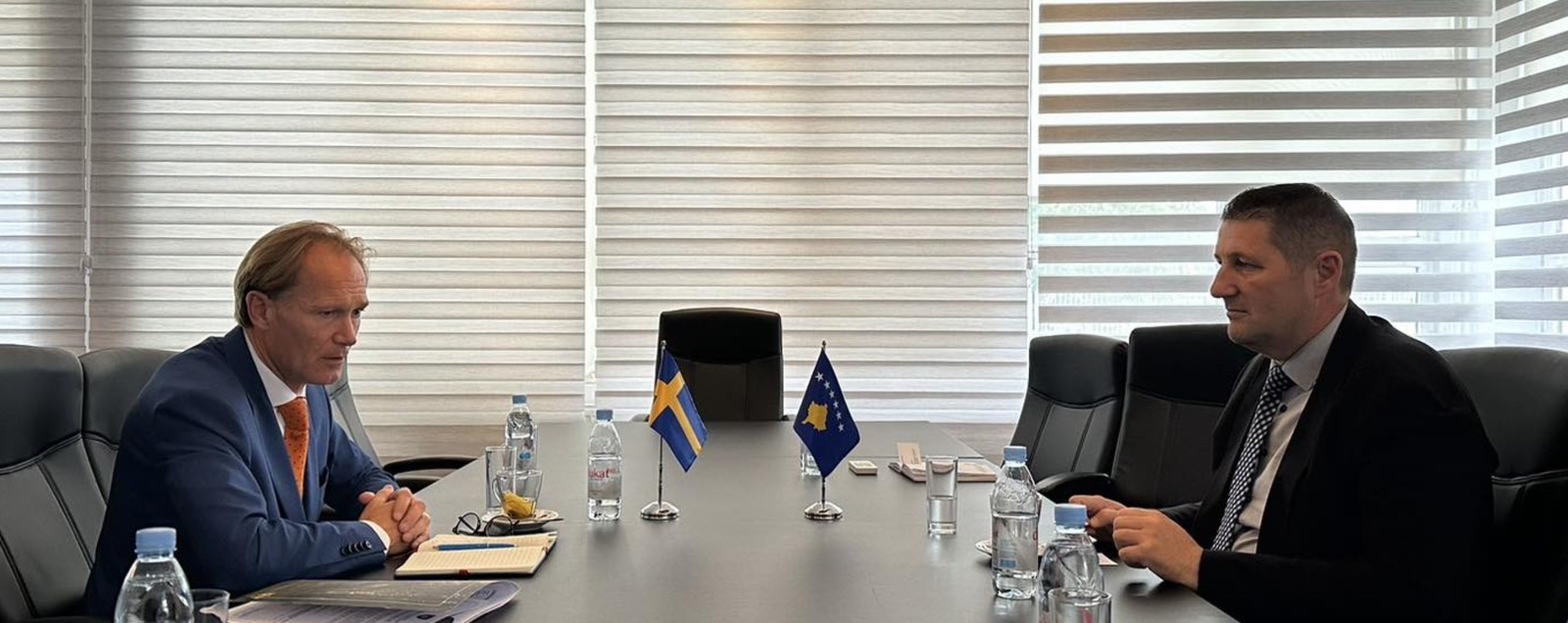 Ambasadori suedez viziton Doganën e Kosovës