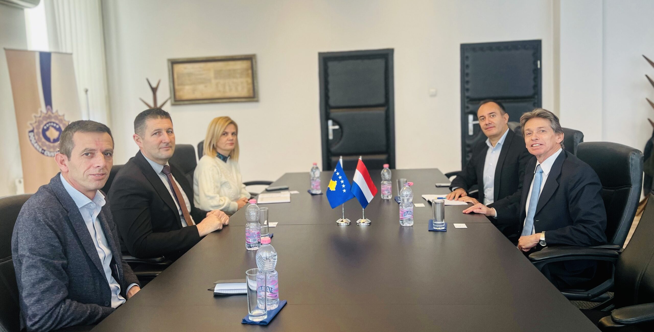 Zëvendës ambasadori Holandez viziton doganën e Kosovës