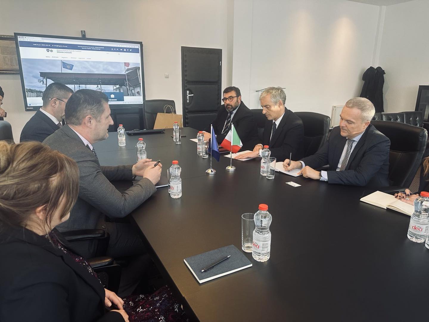 Drejtori i përgjithshëm pret në takim ambasadorin Italian në Kosovë  
