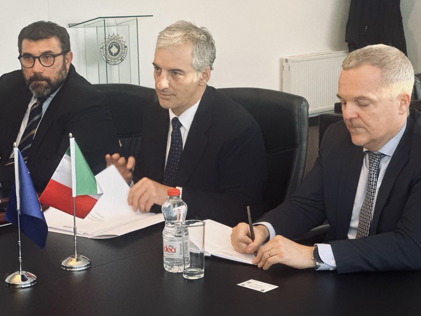 Drejtori i përgjithshëm pret në takim ambasadorin Italian në Kosovë  