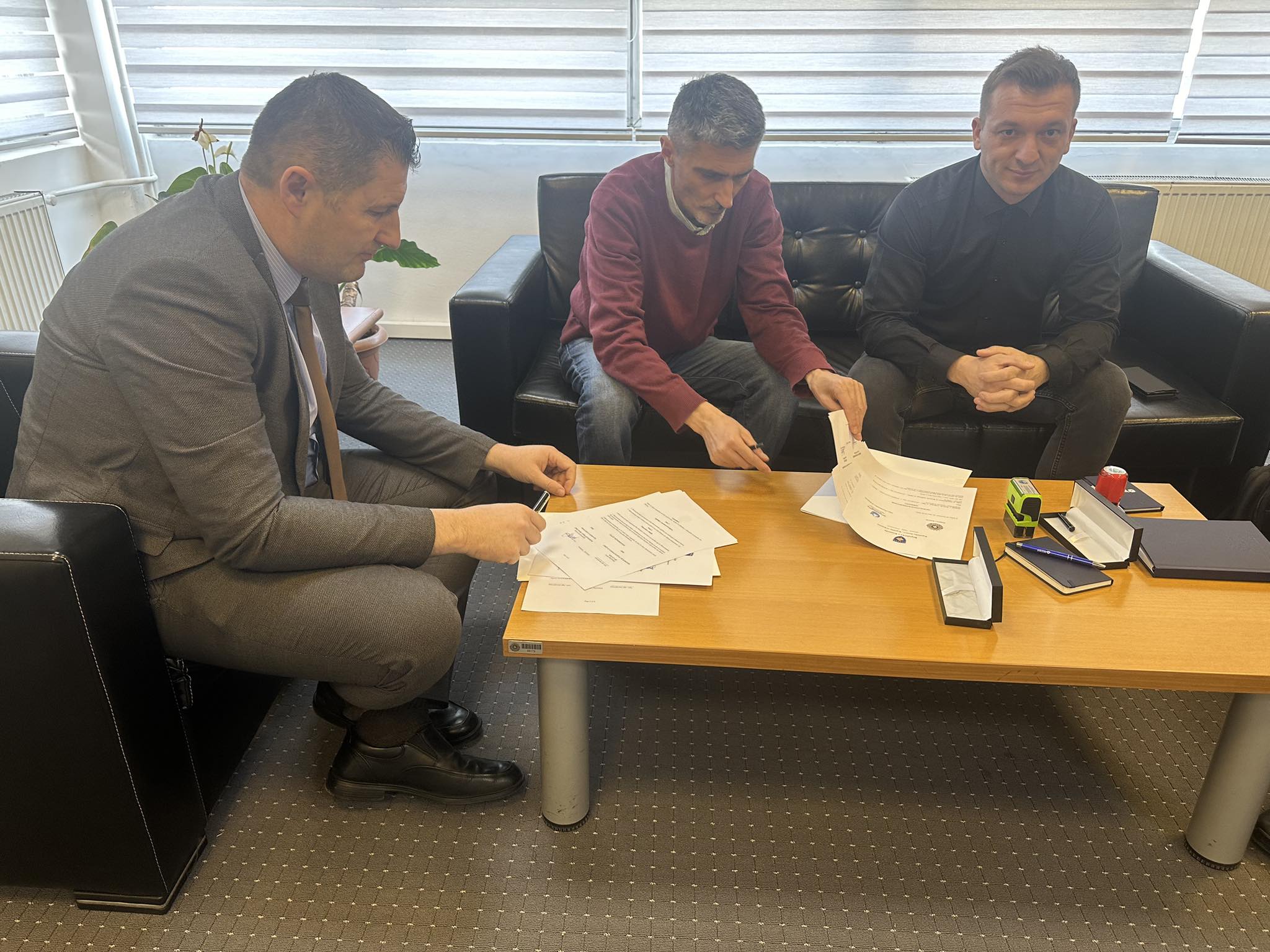 Dogana e Kosovës forcon bashkëpunimin me Odën e Farmacistëve për kontroll dhe siguri të përforcuar në tregun e barërave  