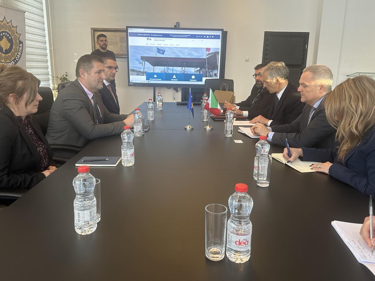 Drejtori i përgjithshëm pret në takim ambasadorin Italian në Kosovë  