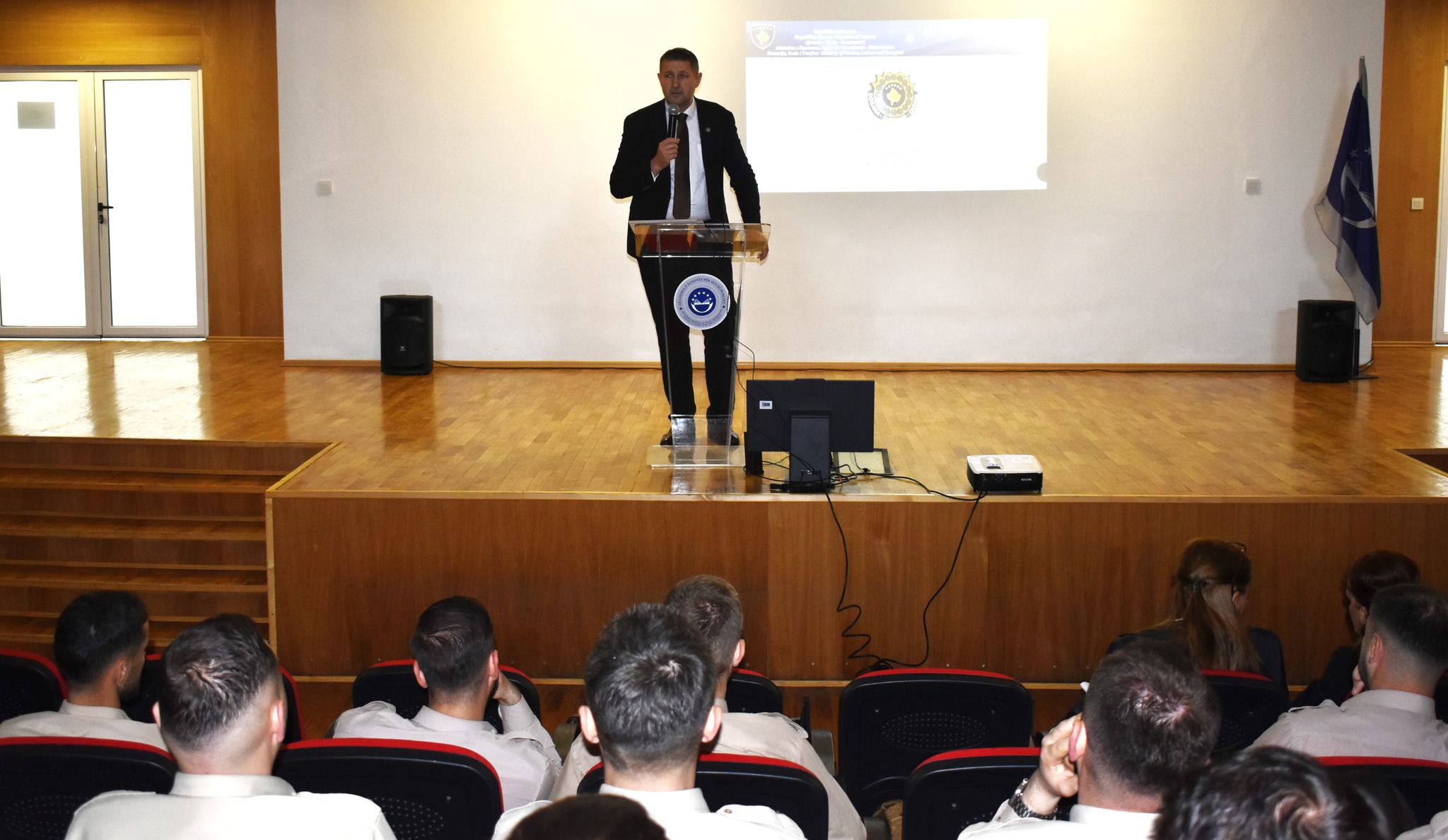 Drejtori i Përgjithshëm inkurajon kadetët e rinjë "Integriteti dhe mësimi i vazhdueshëm, shtylla e Doganës së Kosovës"