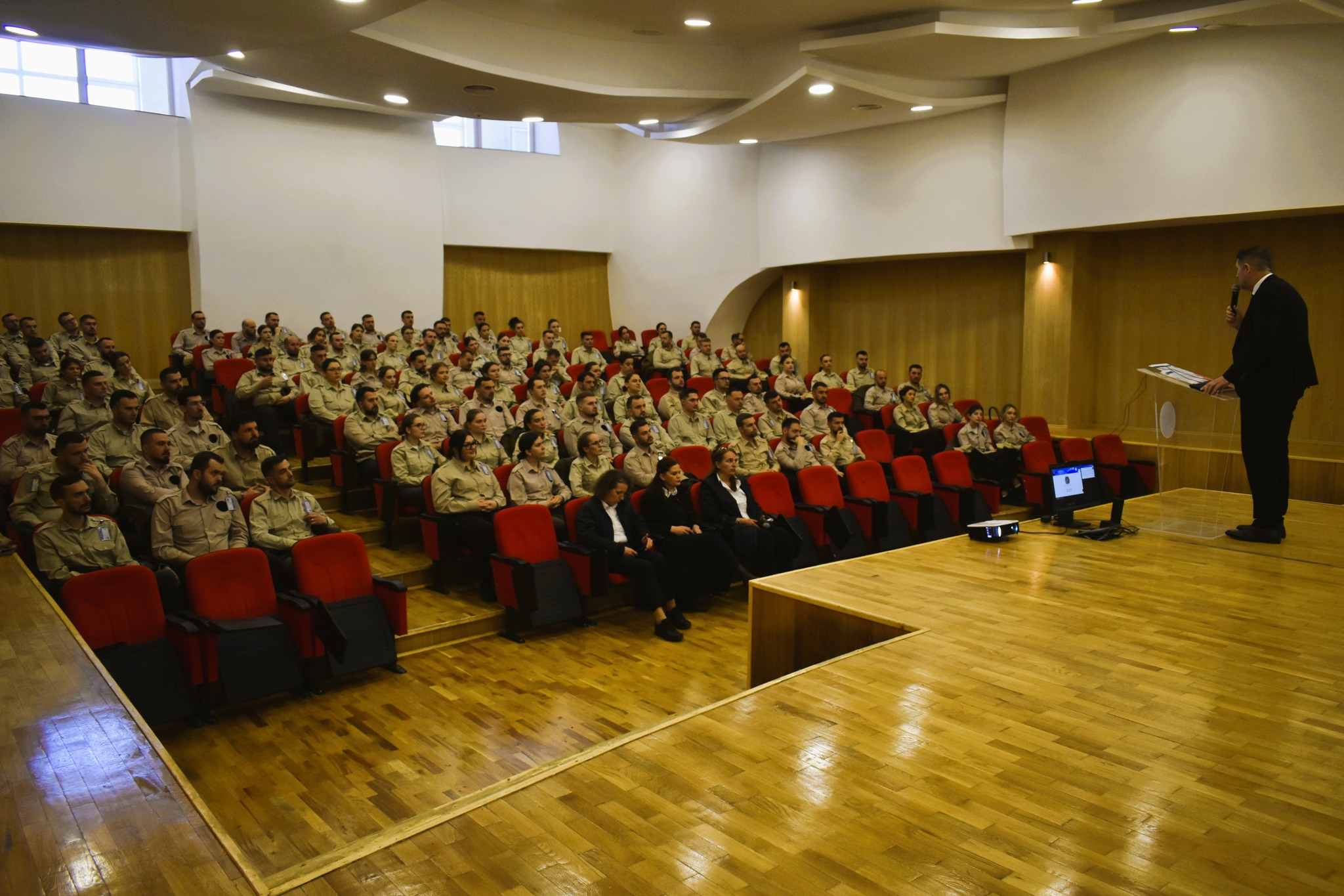 Drejtori i Përgjithshëm inkurajon kadetët e rinjë "Integriteti dhe mësimi i vazhdueshëm, shtylla e Doganës së Kosovës"