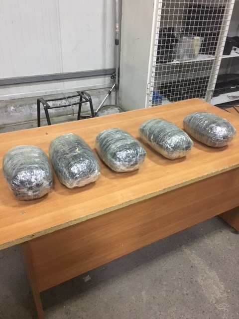 Dogana kap 5.3 kg sustancë narkotike