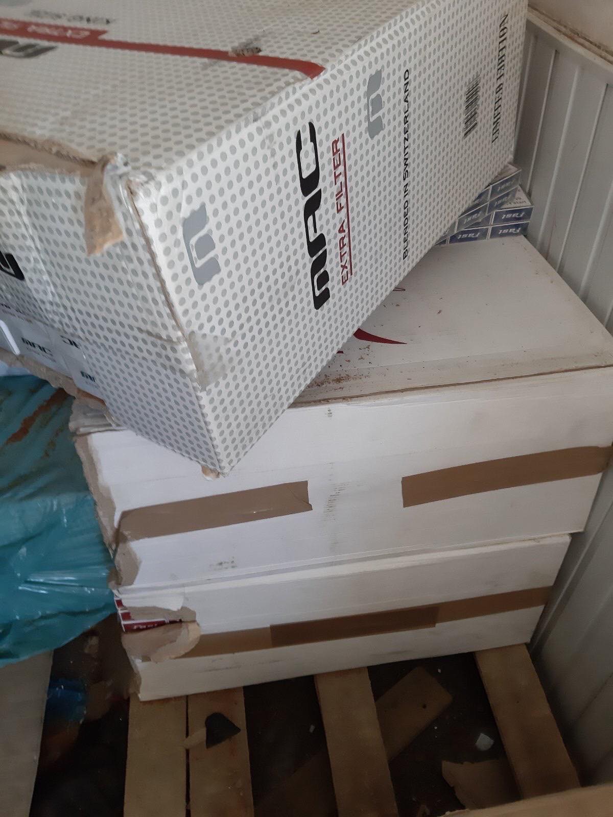 Kapen rreth 2000 kg cigare dhe duhan i kontrabanduar