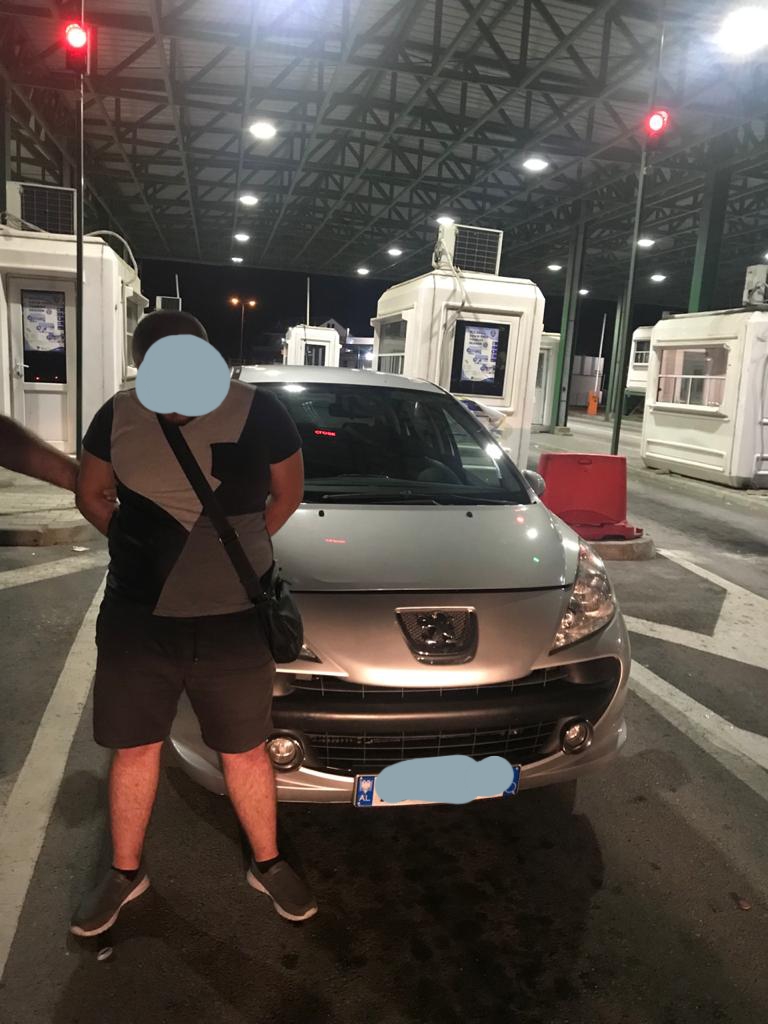 Kapen rreth nëntë (9) kg, substancë narkotike të dyshuara për kokainë