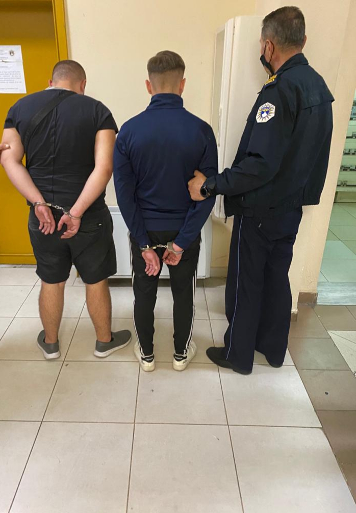 Kapen rreth nëntë (9) kg, substancë narkotike të dyshuara për kokainë
